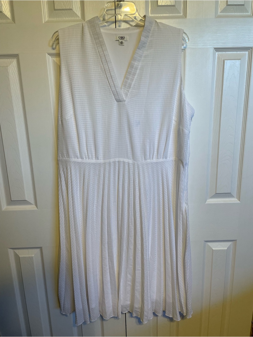 Cato White Sleeveless V-Neck Pleated Day Dress